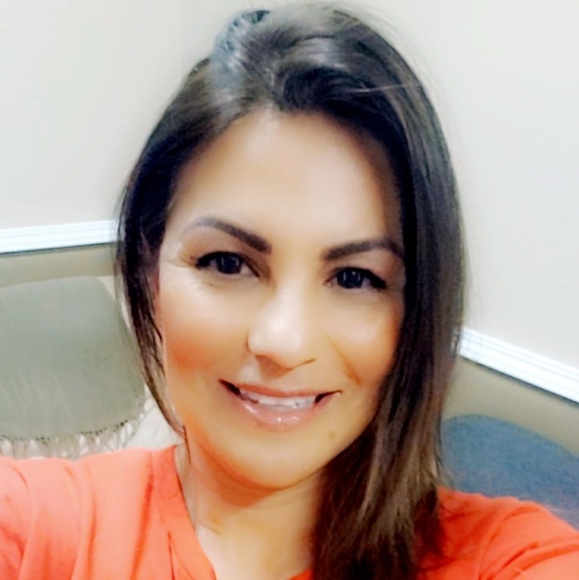 Meet your Posher, Elizabeth offers are accepted - Picture 1 of 2